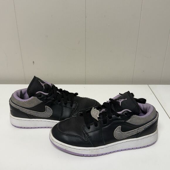 Nike Air Jordan 1 Low Houndstooth Black Lilac DH0570-015 Size 3.5 / Women 5 - Picture 3 of 9